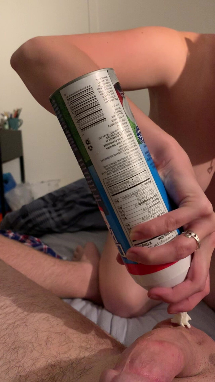BeautfiulBJ25: 妻が精液を飲み込むのが嫌いでホイップクリームを試す
