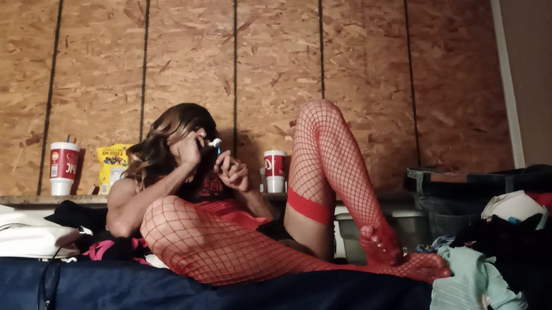 Wicked studios: Travestito in lingerie rossa