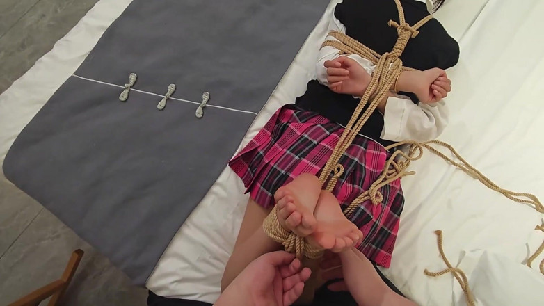 Cute girl bondage: Гра для пар, перспектива від першої особи, де записується дівчина, яка зв'язана