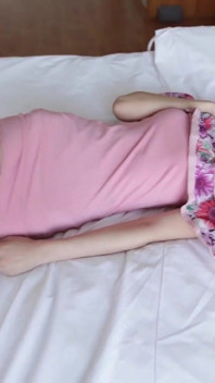 Ladyboystar - super szczupła ladyboy amatorka przybyła do mojego pokoju na seks