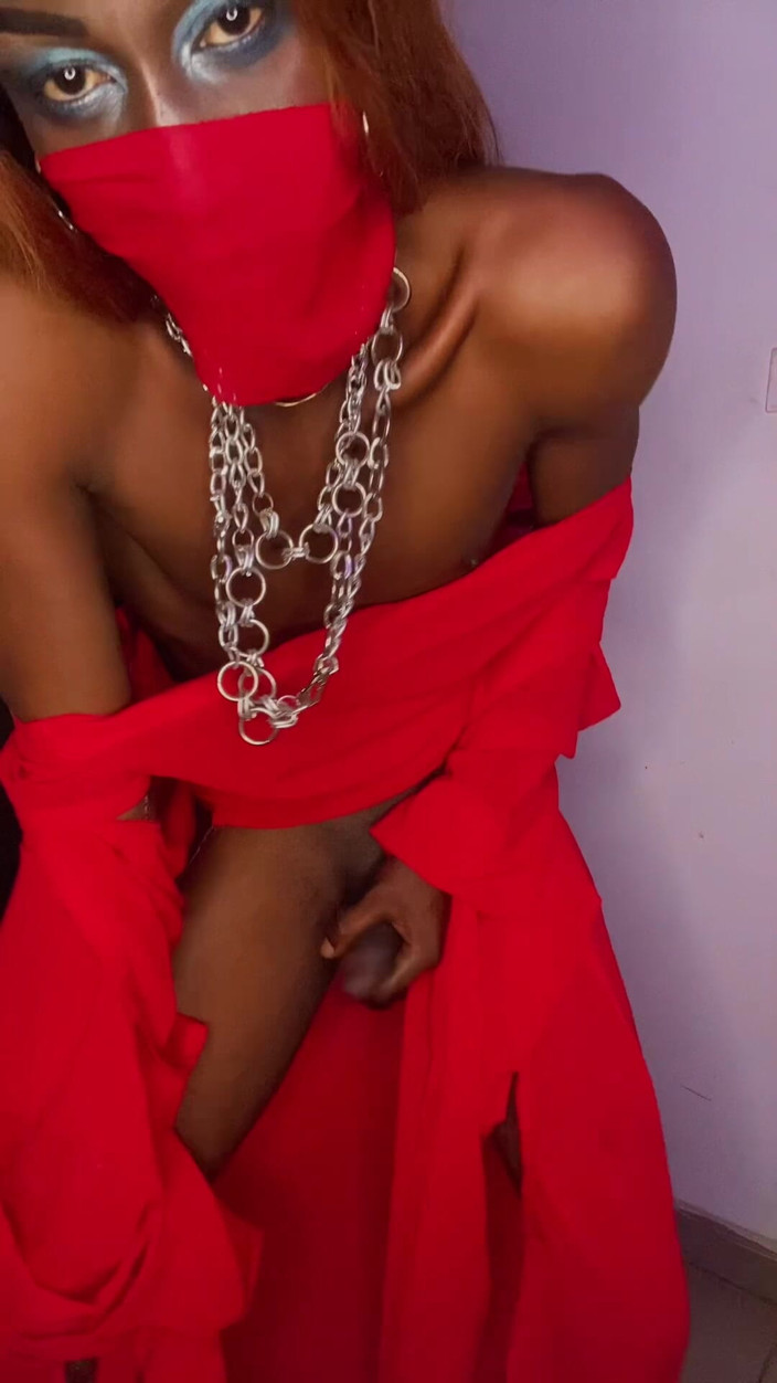 Cilia Hung: Büyük yaraklı cross dresser