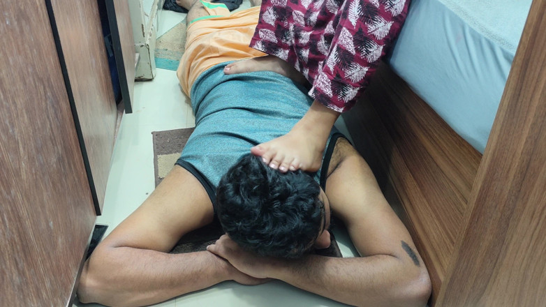 Vaishnavysharunraj: Pantat dan belakang badan memijak