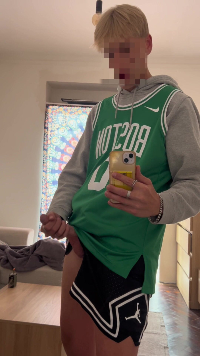Axton Drake: Un frère basket-ball s’excule et lâche une grosse éjac