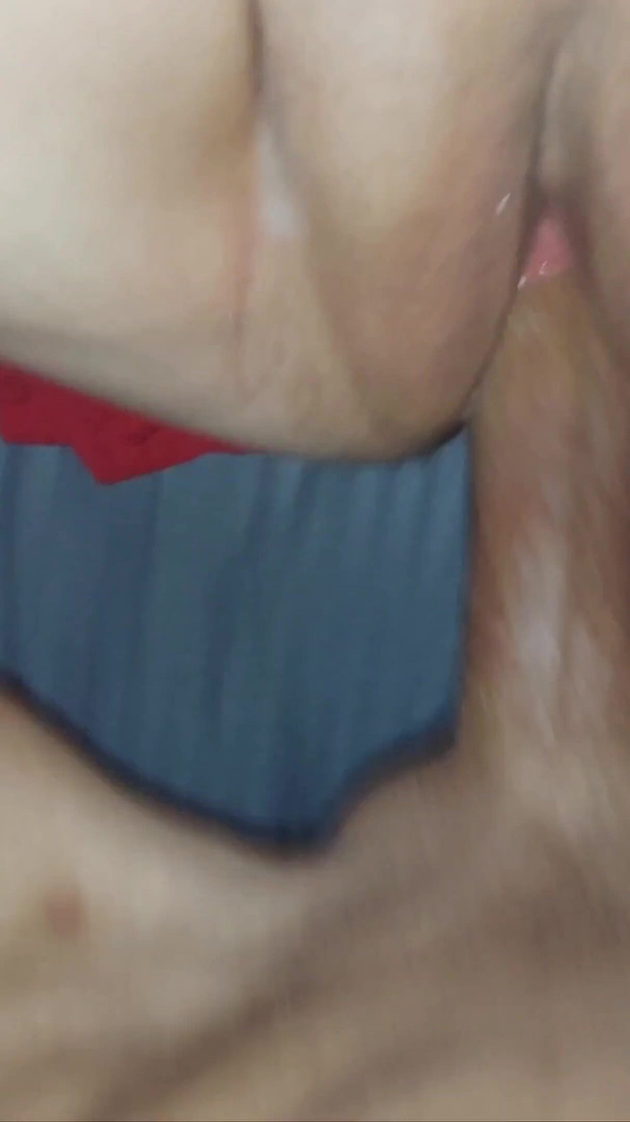 Thick and wet: La moglie bbw che squirta riceve una sborrata dentro