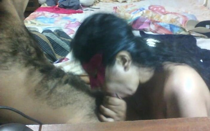 Arabicqueen: Cặp đôi trẻ hứng tình lần đầu tiên đụ trong nhà bạn bè...