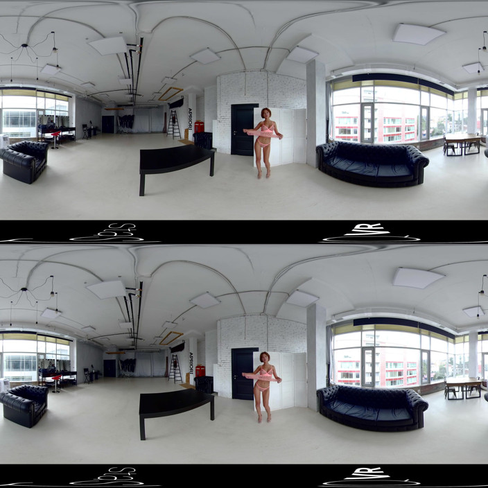 StasyQVR: Ragazza nel centro città