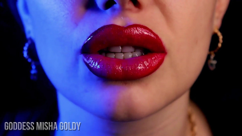 Goddess Misha Goldy: Vezi cât de ușor te transform în zombi cu buzele mele...