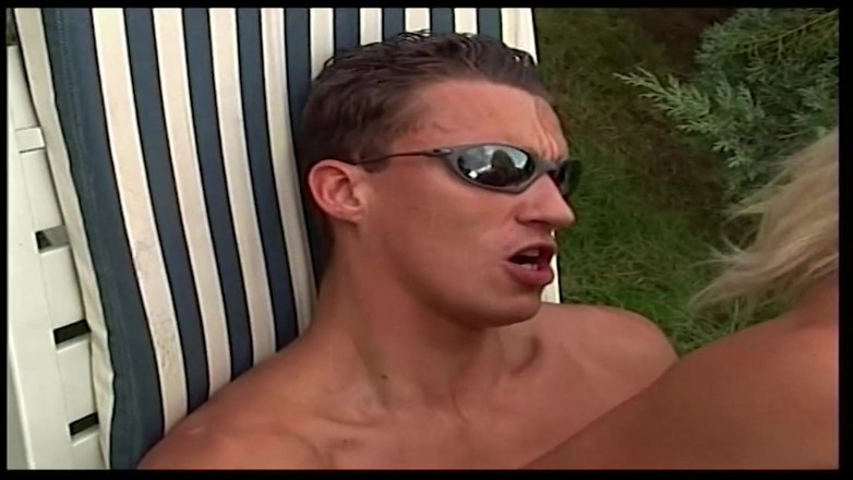 Muschi movie official: Monica'nın bahçesi