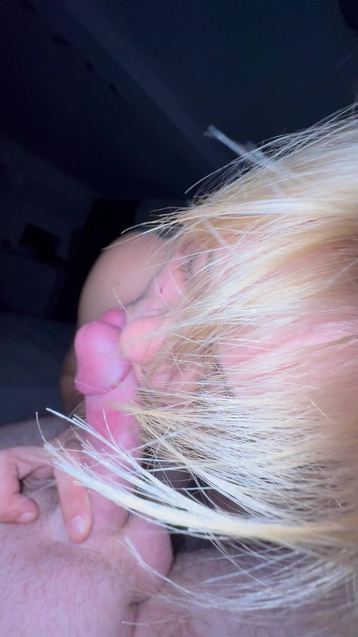 Bonieclydeerotik: nahý pár masturbace, výstřik, misionář na koni, prstoklad masturbace, detail