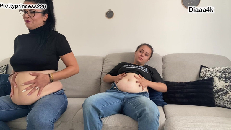 fartingclub01: 2 ragazze sexy che giocano con la pance e scoreggia...