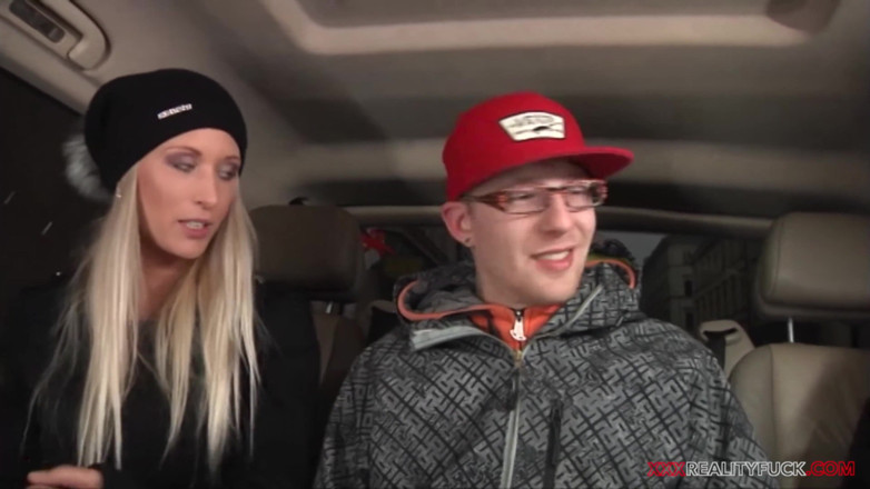 Czech Pornzone: Aqui no carro