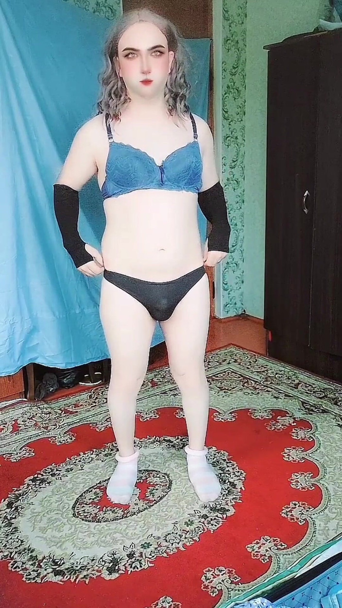 Kitty_Cross: Yüze şaplak atıyor kadın kılıklı sevimli travesti sürtük beyaz büyük doğal...