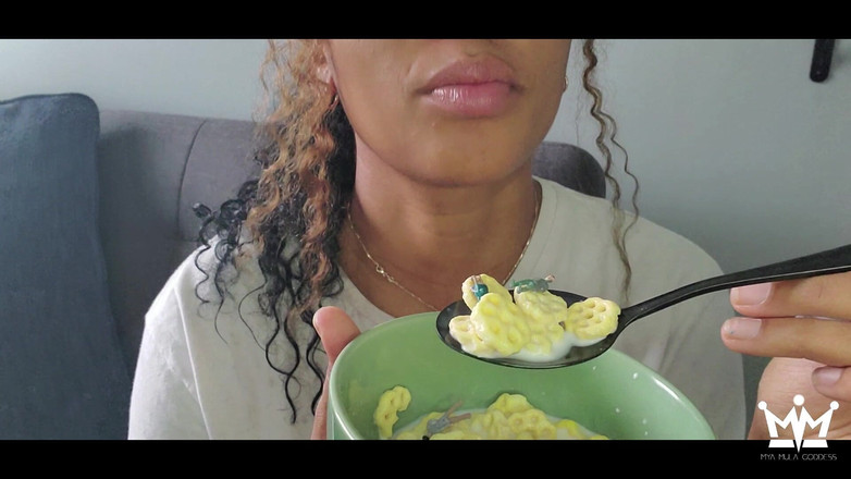 Mya Mula Goddess: Bratty Giantess devorează prietenii tăi mici, esti următorul?