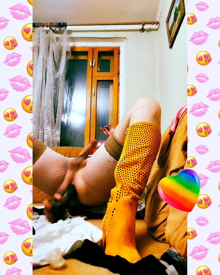 Djini: Djini Play dengan Dildo