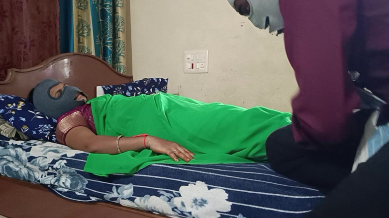 Decent couples: Desi Hot Beautiful Aunty Fucking with Maid in Bedroom Enjoy...