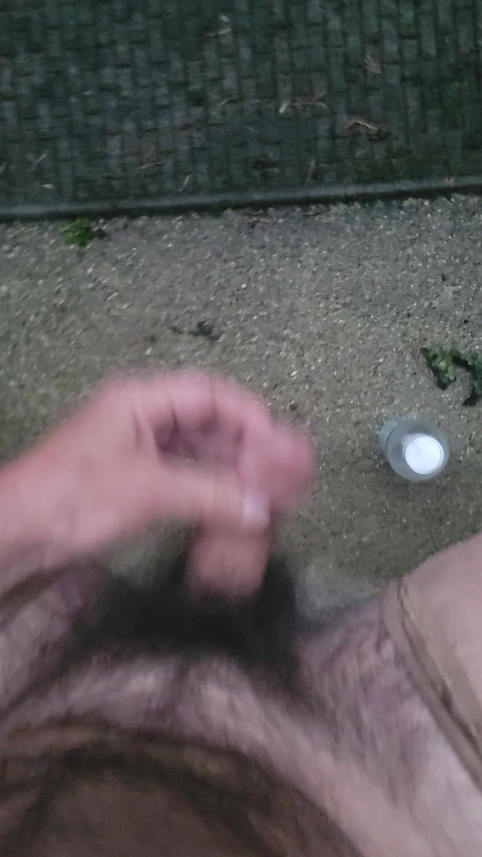 Feet Lover: Stříkání na nohy venku