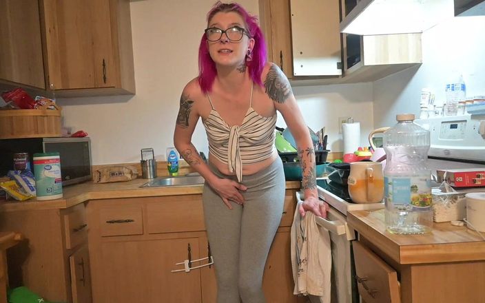 Miss Ellie Roleplay: Ev işi çiş çaresizliği