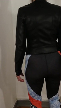 Babcia nosi stringi i legginsy!