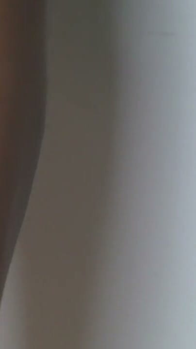 Greased Babes XXX - Greasy Tits and Oiled Asses: Una teen nera arrapata esegue uno spogliarello sexy erotico bagnato...