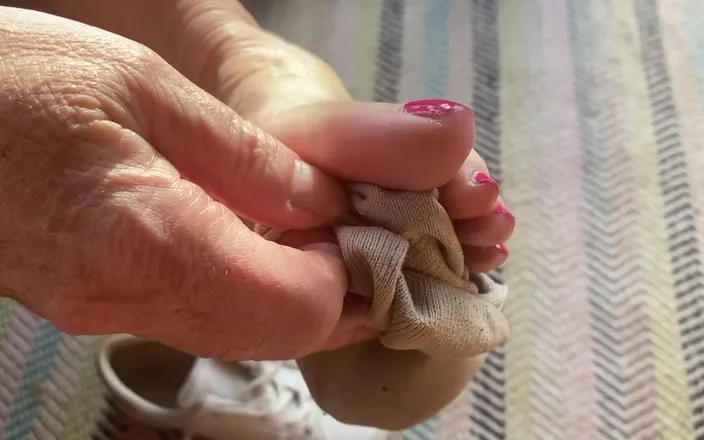 Mr MF: Mrs Mature Feets Stinky Socks Come off After a Long...