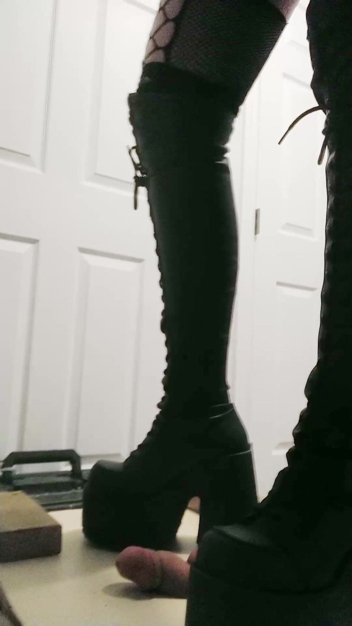 Miss jj chose: Demonia Over Knee Boots