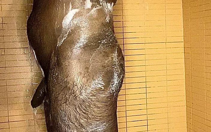 Wesley Fudedor: Lelaki berbulu dalam bilik mandi