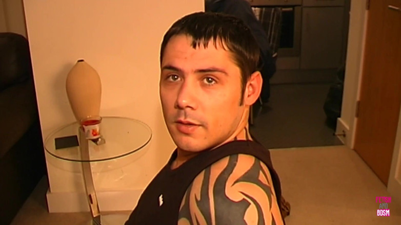 Fetish and BDSM: 남자들에게 놀라운 오럴을 주는 걸 좋아하는 거유의 관능적인 갈색 머리 미녀