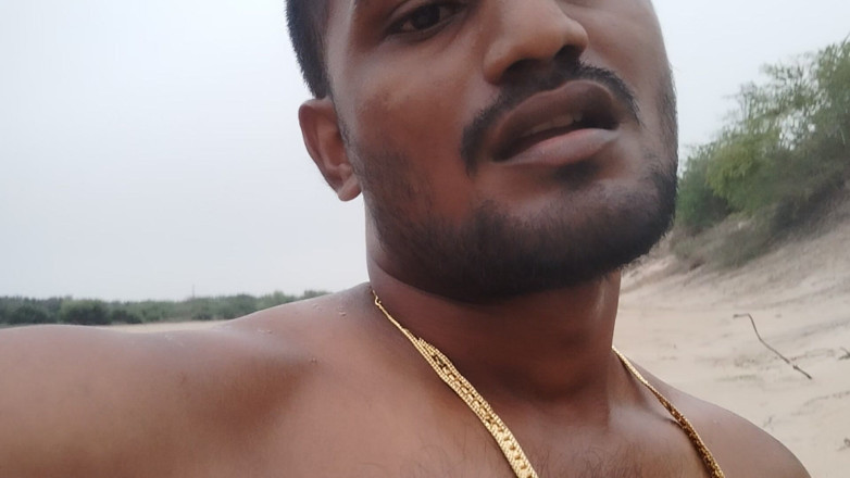 KUMBHA MANOJ KUMAR: Xhard se transformă în scene sexy gay de aur în relație