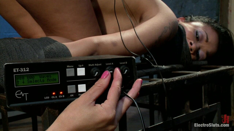 Electrosluts by Kink: Si cantik diamond lagi asik ngentot dan ngentot habis-habisan pakai...