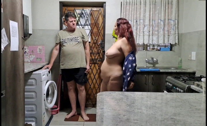 Exotic Tracy: Esposa Infiel Engana O Vizinho Para Foder E Dominá-la!