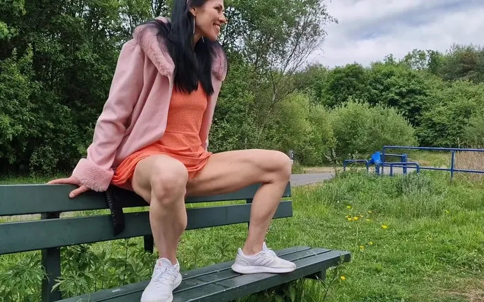 Nicky Brill: Nude Peeing