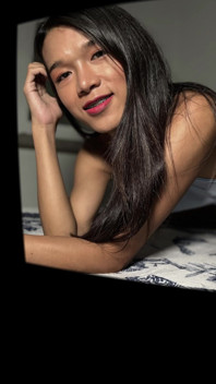 Čerstvá 18letá Ladyboy Tvrdě ošukaná do zadku