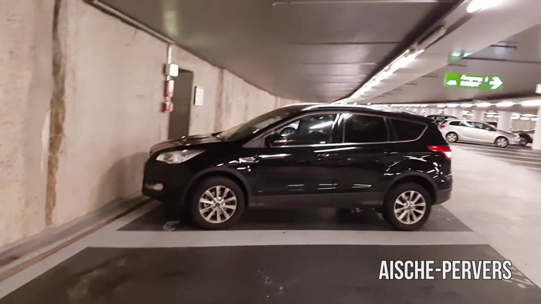 Aische Pervers: 駐車場ファック - 射精と放尿