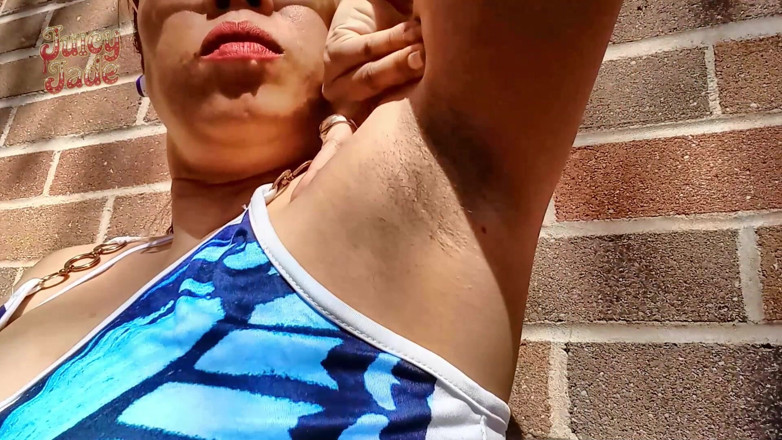 JasmineJade: Showing off My Sweaty Pits Out on a Hot Summer...