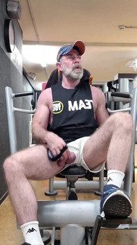Muscle Bear Naughty at Gym