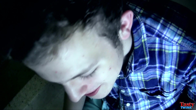 Tasty Twink: Завзятий коханець отримує повний рот