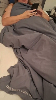 Marido Estava No Sofá... Então Eu Convidei O Vizinho Novamente