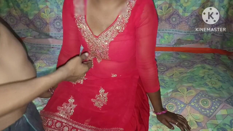 Kavita69: Punjabi Bhabhi geneukt op zijn hondjes