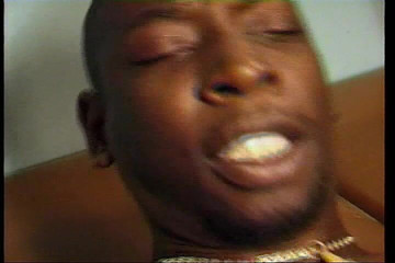 CBD Media Interracial: Sex incitant interrasial în grup la birou