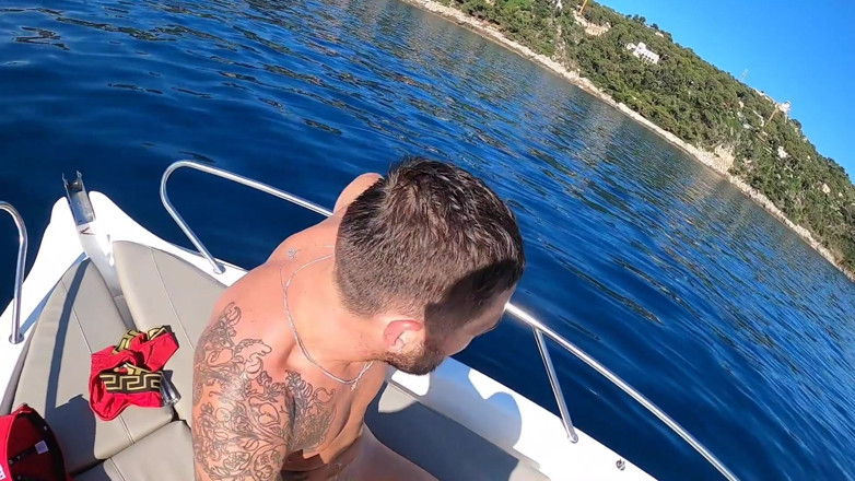 Ridley Dovarez | Gaysight: Mathieu Ferhati Fransız Rivierası'nda bir teknede büyük yarağının hava almasına...
