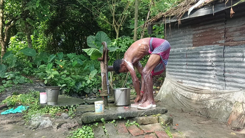 Ranjit Roy: Tante seksi india lagi asik mandi di kamar mandi!