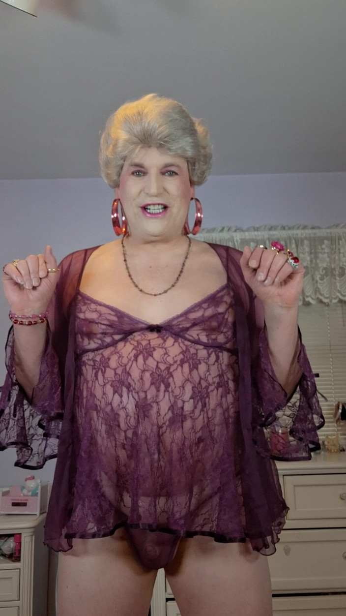 Victoria Lecherri: J’ai couché avec mes 2 jeunes hommes sexy !