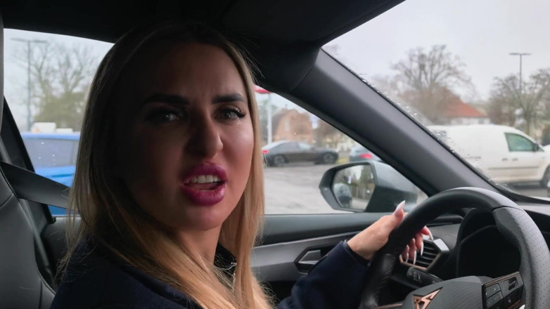 Goddess Lena: Pedal Pumping Göttin