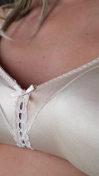 Dd Retro din anii 80 Sutien, satin, nailon, nud, fără cablu