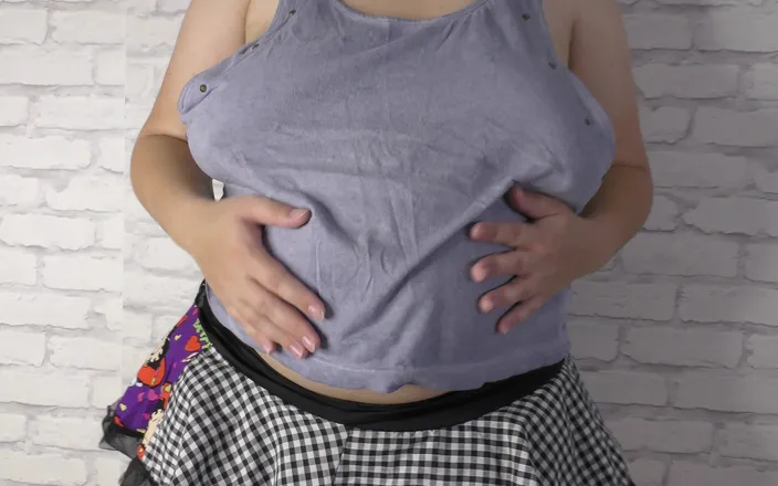 Milky Mari: Slutty pregnant wife showing her wet pussy, pregnant big belly...