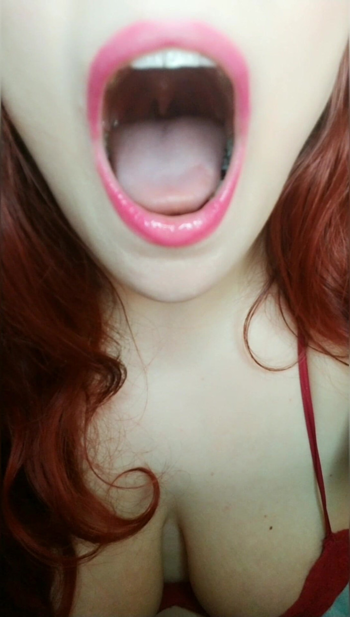 Scarlet Vixen: 혀로 벌리고 쾌락을 위해 구부리기