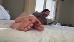Lenna Lux: Abaikan kaki nakal