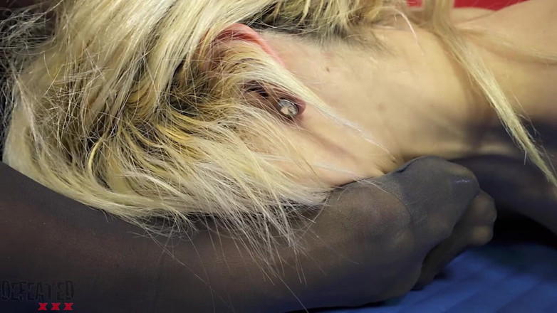 Defeated.xxx: Perkelahian mengendus kaki nilon wajib - cium bau kaki hitamku dengan...