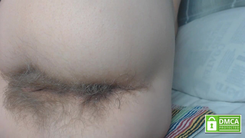 Risky Hairy Couple: Розовые бусинки в волосатом очке