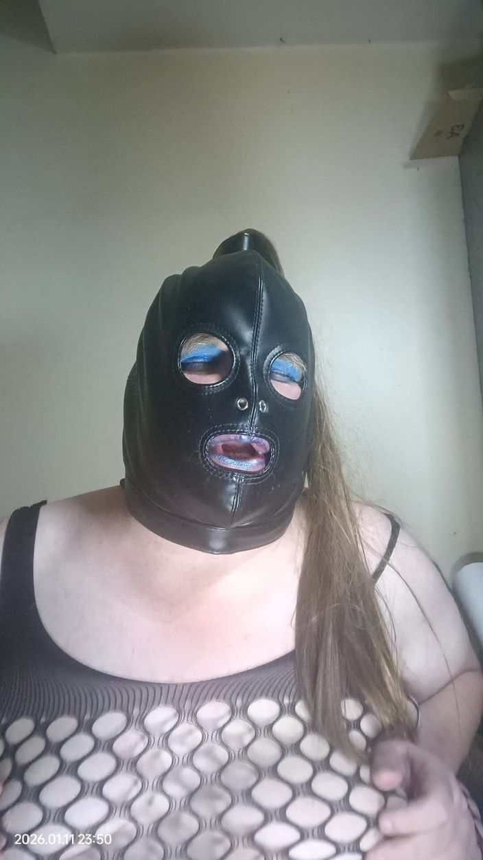 Stephanie-Nicole-TV: BBW TV Plays with Her Nipples Through Fishnet Body Stocking.